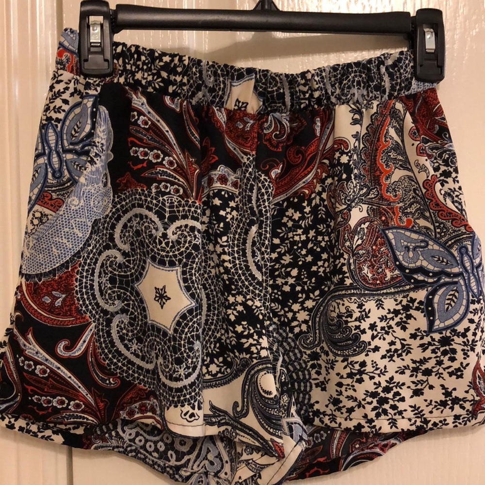 Pattern flowy shorts - Picture 4 of 4